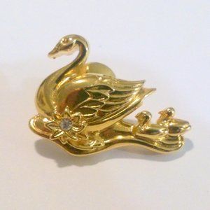 Vintage Avon Gold Tone Swan and Cygnet Pin